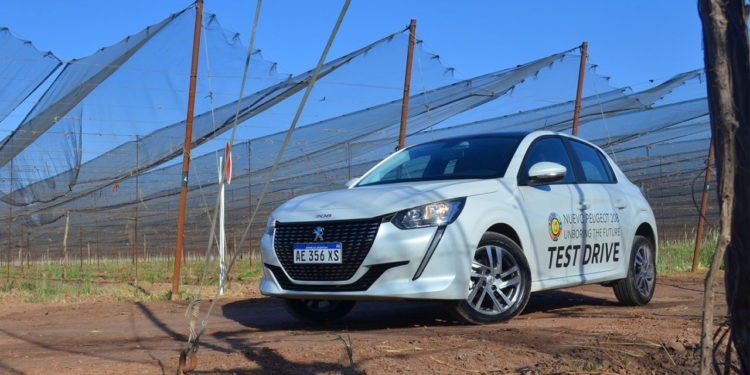 Peugeot 208, precios renovados.