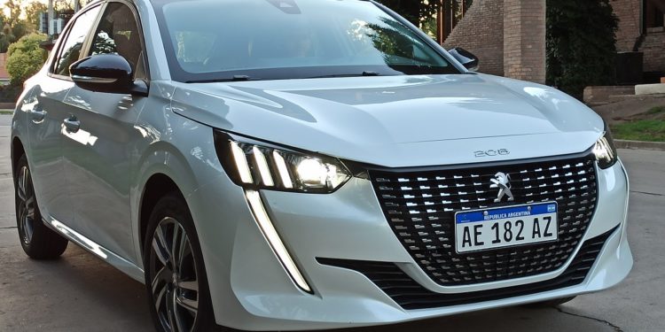 Peugeot 208, precios renovados.