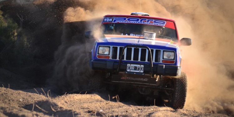 Dos mendocinos en un Jeep Cherokee Sport 4 litros directos al SARR 2021