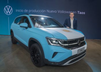 El Volkswagen Taos sale de la fábrica a recorrer el país y abre la preventa