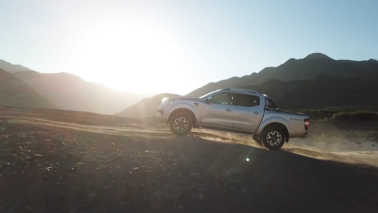 Video: imperdible test drive a la Renault Alaskan en Mendoza