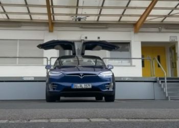 Los Tesla Model X en peligro: un dron puede hackearlos