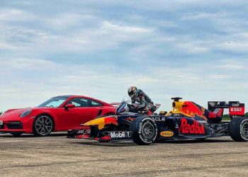 Drag Race suprema: Porsche 911 Turbo S vs Red Bull RB7 vs BMW M1000 RR