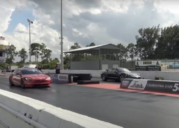 Drag Race Tesla Porsche