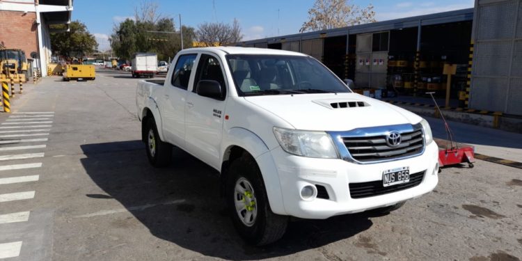 Oportunidad: rematan una docena de camionetas Toyota Hilux en agosto
