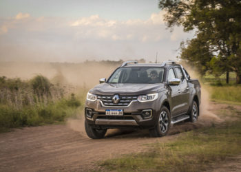 La Renault Alaskan festeja su primer año con promo y entrega inmediata