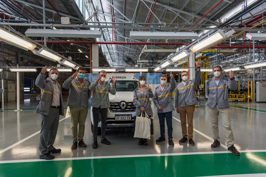La Renault Alaskan logra un nuevo récord y lo celebra a lo grande