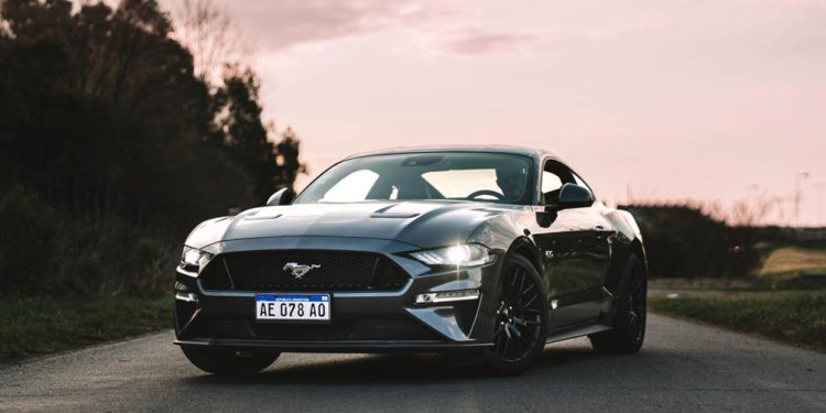 El Ford Mustang cumple 58 años ¿Cuánto cuesta el pony car en Argentina?