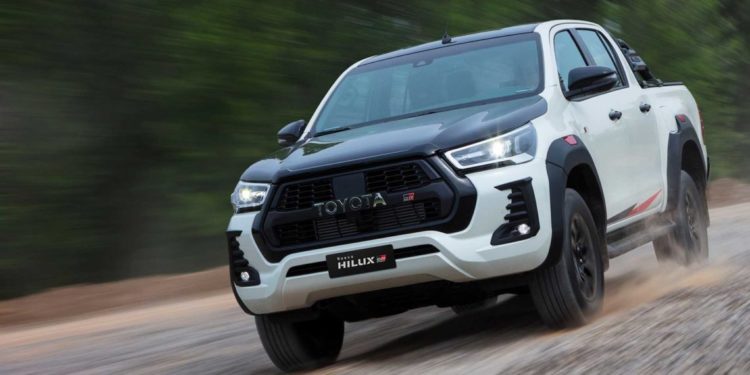 Rivalidad en puerta: Nissan Frontier PRO-4X vs Toyota Hilux GR-S
