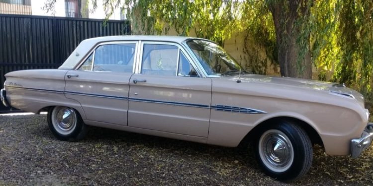 Ford Falcon Deluxe
