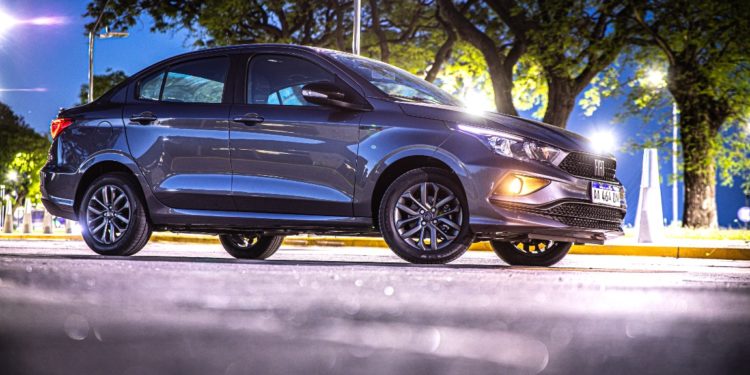 ¿Qué trae y cuánto cuesta el Fiat Cronos más vendido?