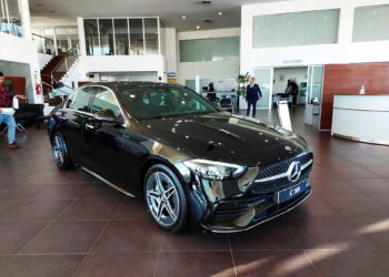 Mercedes-Benz-C-300-AMG-Line-Negro-portada