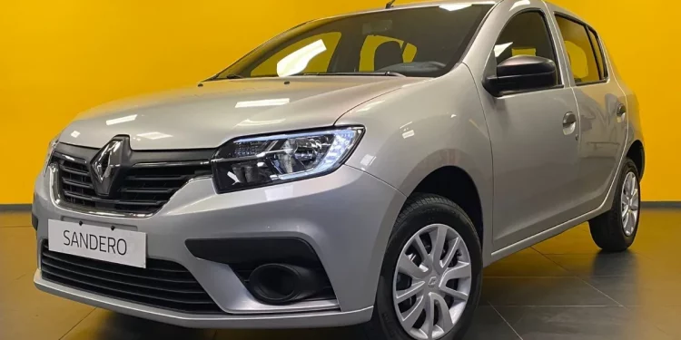 Etios, 208 y Sandero en sus versiones más baratas