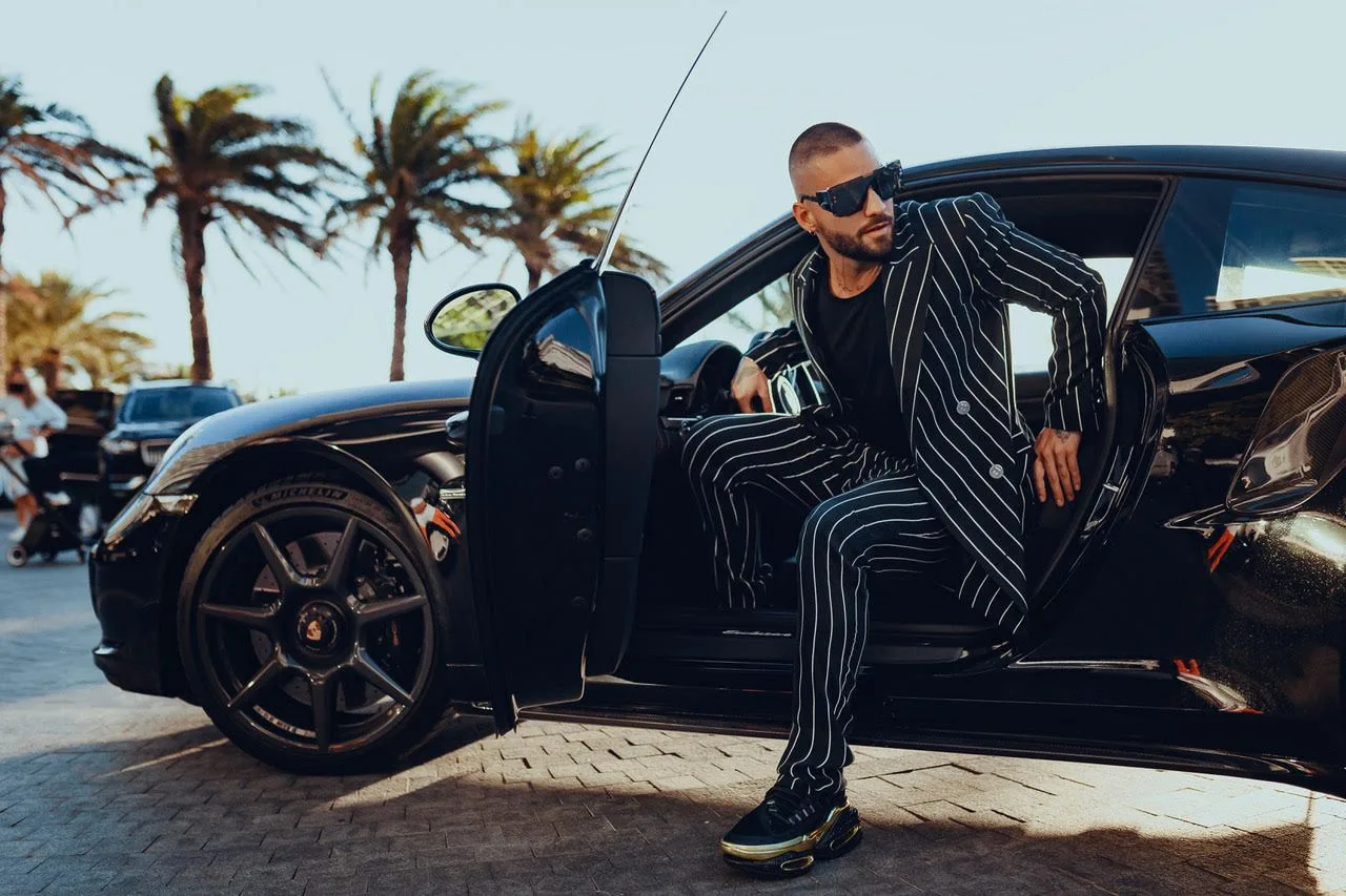 La impresionante colección de autos premium de Maluma