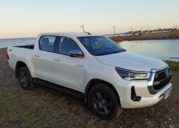 Viaje de una Hilux de Kinto a una cita con los deportes extremos