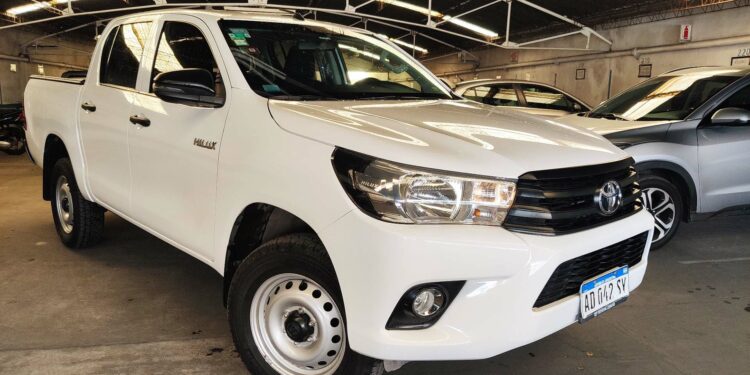 Subasta de vehículos: desde una Toyota Hilux a un Renault Fuego para aprovechar en octubre