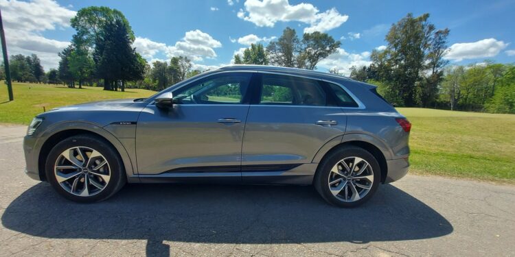 audi etron test drive argentina gris 3
