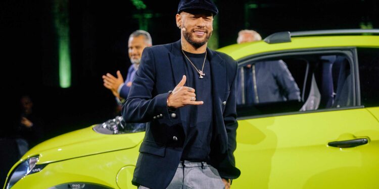 Uno de los cracks que viaja a Qatar sumó a su colección un auto único