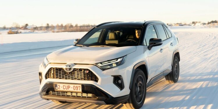 La Toyota RAV4 se hace deportiva con la versión GR Sport