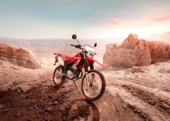 Honda Tornado XR250.