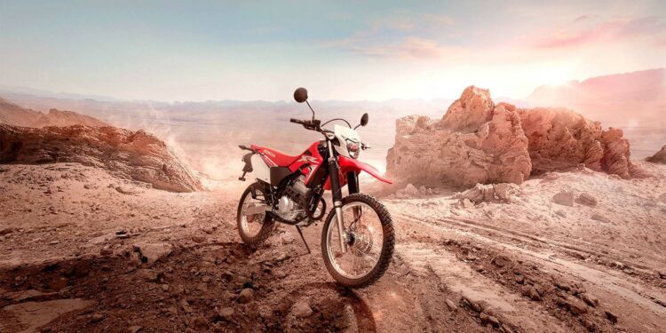 Honda Tornado XR250.