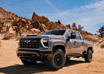 Chevrolet-Silverado-HD-ZR2-gris