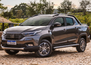 Fiat Strada Turbo de color gris.