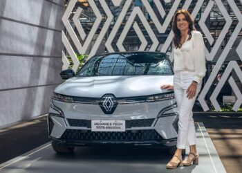 Gabriela Sabatini se sube a los modelos Renault E-Tech