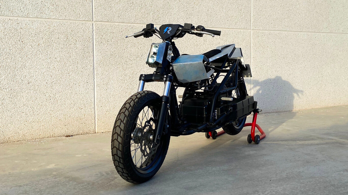 RAY 7.7 Bizarro Moto Concept.