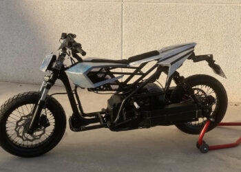 RAY 7.7 Bizarro Moto Concept.