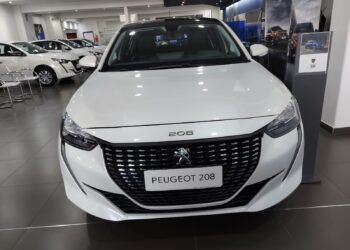 Roma Autos Peugeot 208 blanco