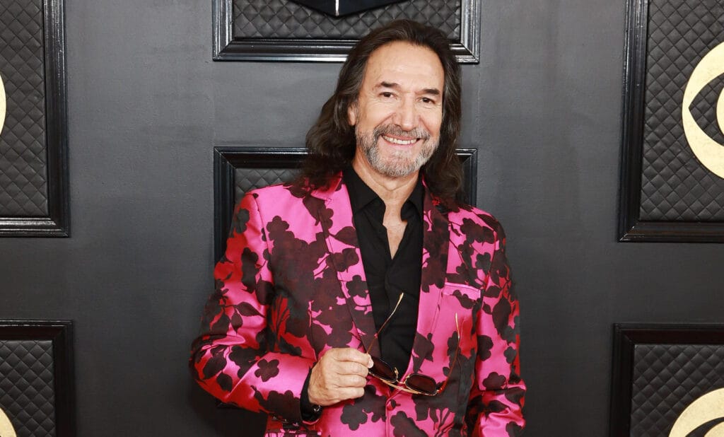 Marco Antonio Solís y su increíble pieza automovilística