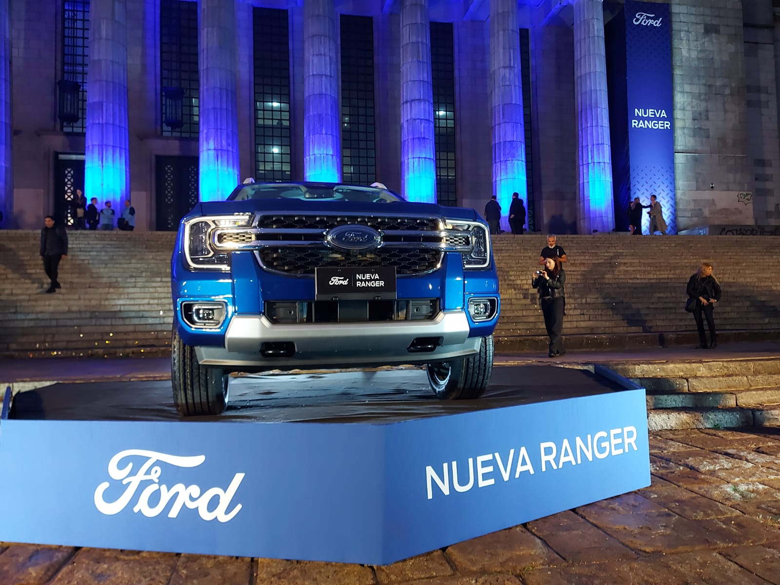 La nueva Ranger 2024 deja ver su imponente interior