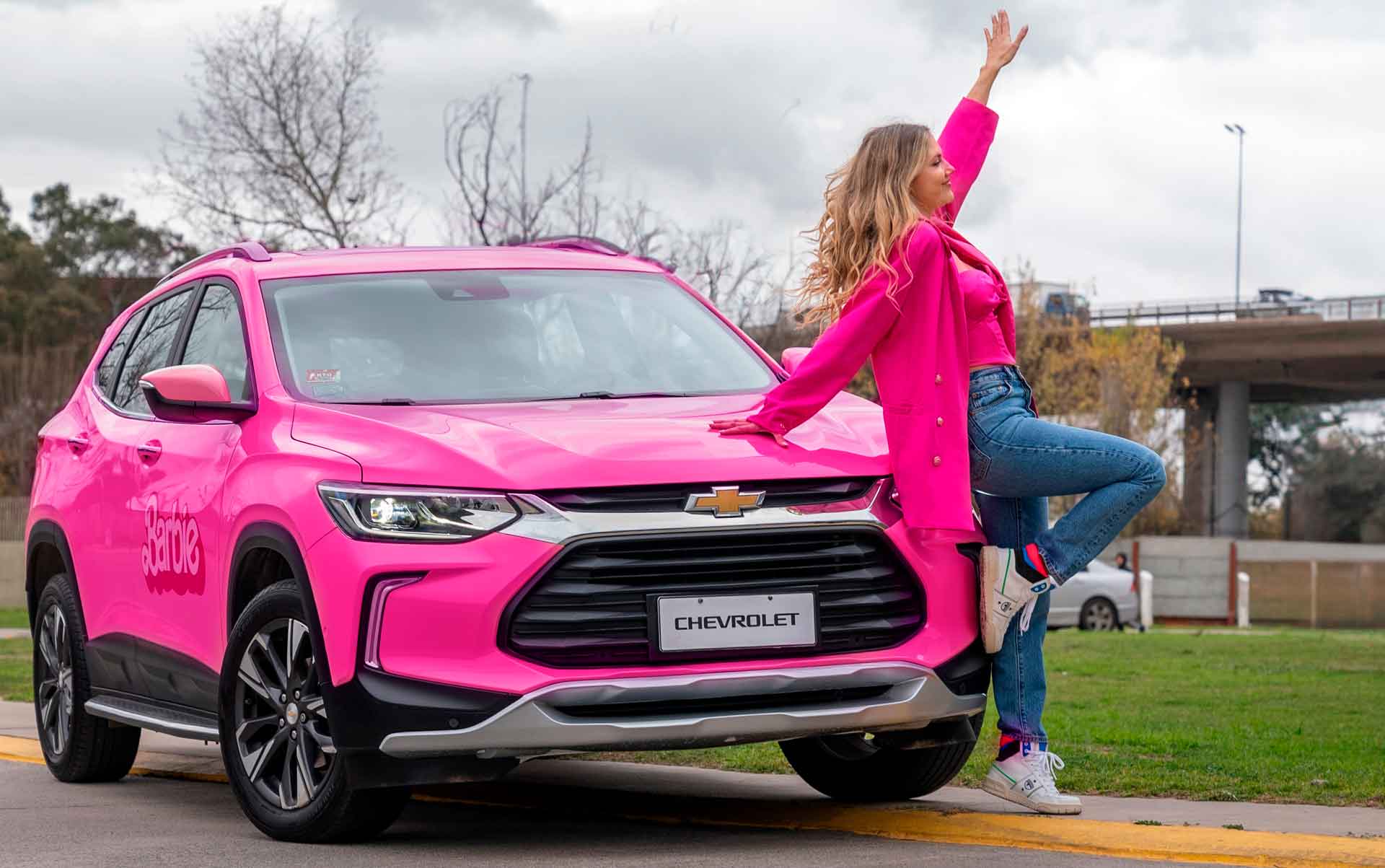 Chevrolet-Tracker-rosa-Barbie-precio