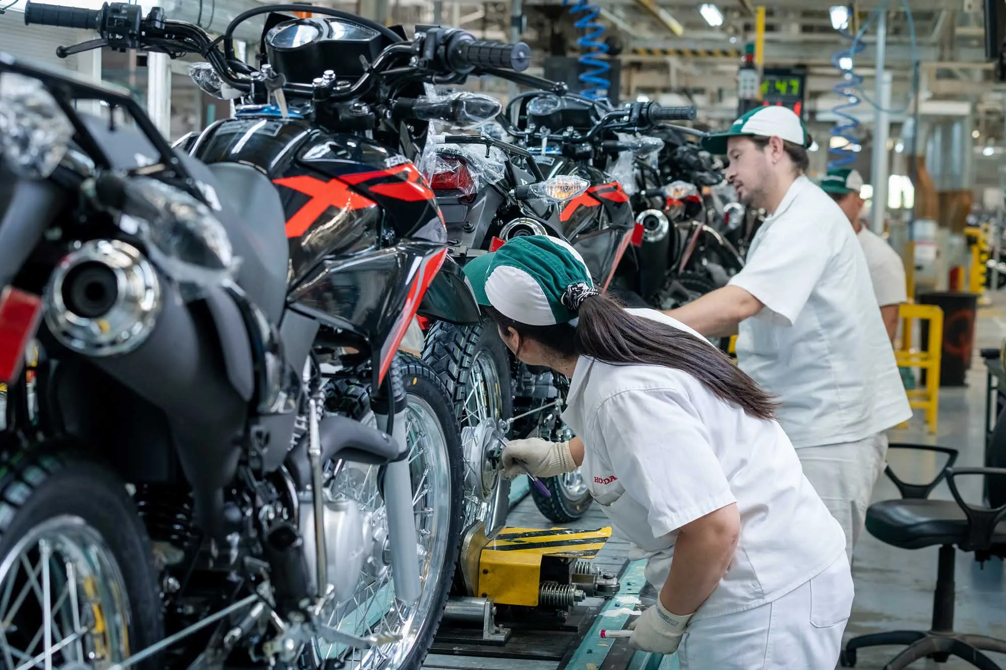 De Wave a la CB300F Twister, Honda alcanza producción récord de motos en el país