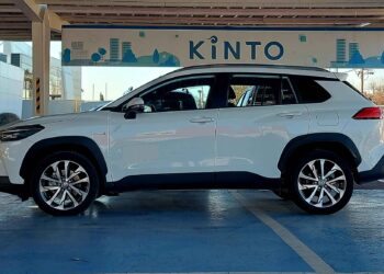 Toyota-Corolla-Cross-Hybrid--Kinto-Mendoza-lateral
