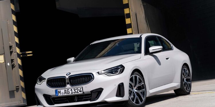 La Serie 2 Coupé se amplía con el lanzamiento del BMW 220i Coupé Advantage