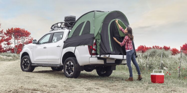 Acampar en una Nissan Frontier: la primera camioneta con carpa