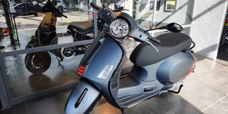 Vespa GTS Super Sport 300: conocimos el picante scooter de la marca italiana