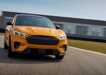 Anticipo: el Ford Mustang Mach-E llega el mes que viene