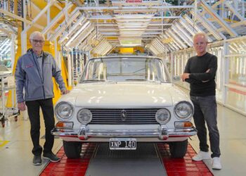 Encuentro de titanes en la planta de Renault: Oreste Berta y Horacio Pagani