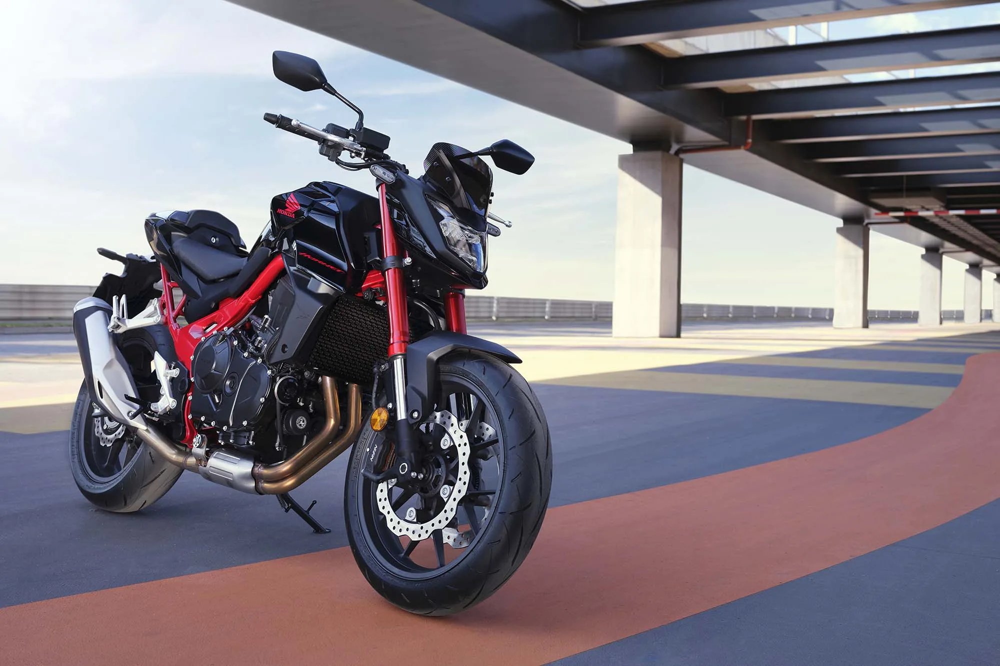 Honda lanza al mercado la nueva CB750 Hornet, una sport de alta cilindrada