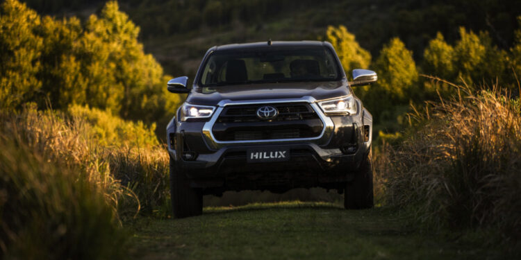 toyota-hilux-SRX-2023-001
