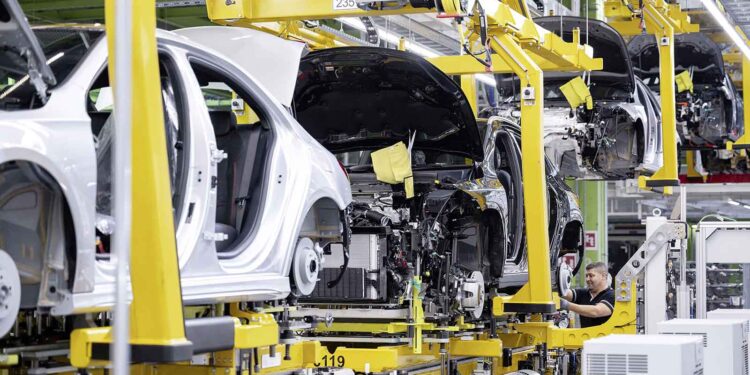 Mercedes-Benz logró un importante récord de producción en su planta de Rastatt