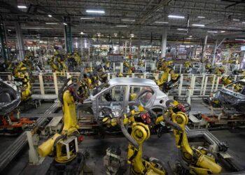 Así trabajan los robots de Nissan en sus plantas de Sudamérica
