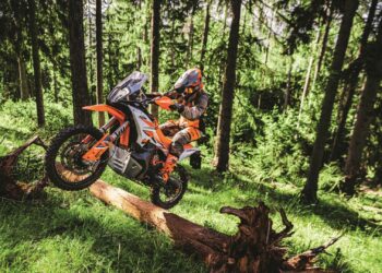 KTM lanzó en el país las nuevas 890 Adventure R y 790 Adventure.