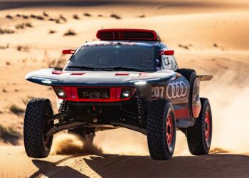 Audi-e-tron-Dakar-2024-en-desierto
