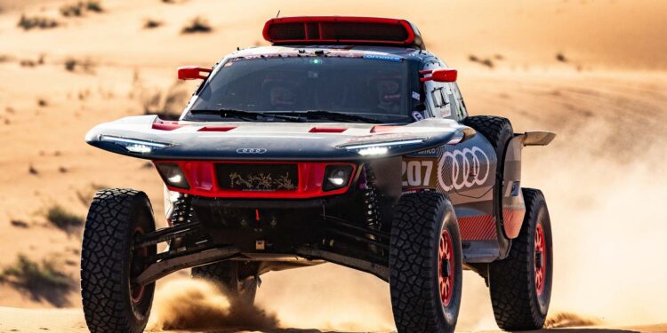 Audi-e-tron-Dakar-2024-en-desierto
