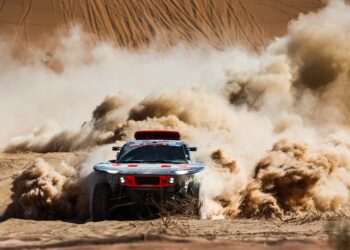 Audia-e-tron-Dakar-2024-en-desierto