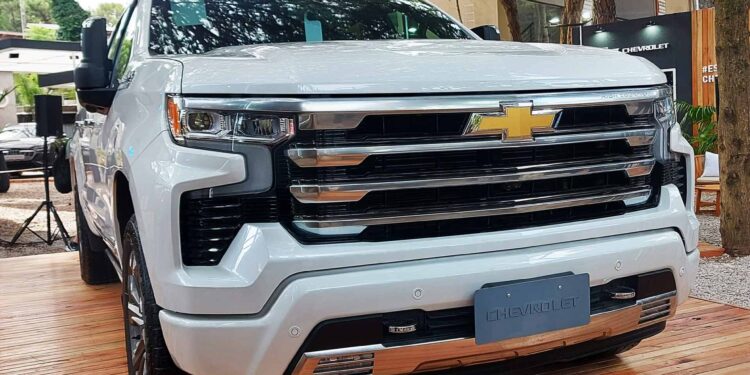 Chevrolet-Silverado-High-Country-V8